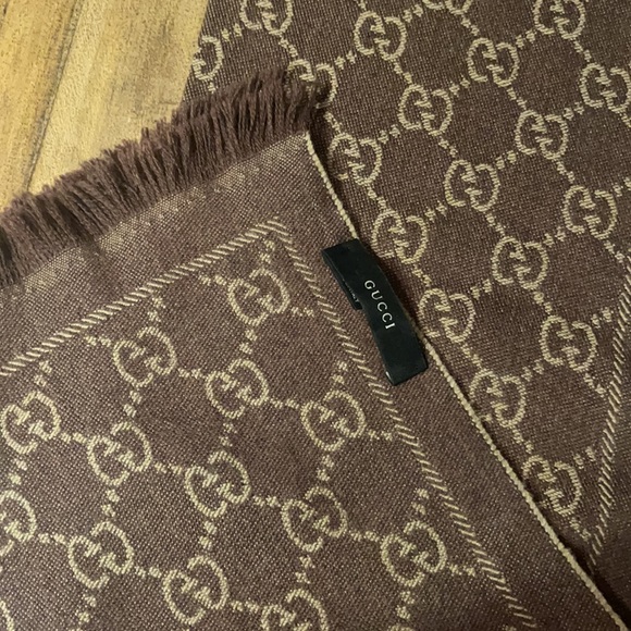 100% Authentic Reversible Gucci Scarf - Picture 2 of 4